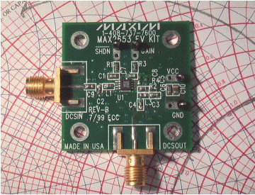 MAX2653 LNA具有增益步进控制，可重新调谐用于GPS应用